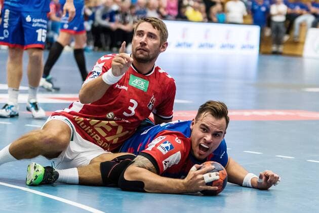 Sport Bilder des Tages Stefan Schroeder (Handball Sportverein Hamburg 03), Benjamin Meschke (HBW Balingen-Weilstetten 13), am boden, HBW Balingen-Weilstetten vs. Handball Verein Hamburg, Handballl, DKB, Herren, 2.Bundesliga, 2. Spieltag, Saison 18 19, GER, 31.08.2018, HBW Balingen-Weilstetten vs. Handball Sport Verein Hamburg, Handballl, DKB, Herren, 2.Bundesliga, 2. Spieltag, Saison 18 19, GER, 31.08.2018 Balingen Copyright: xEIBNER WolfgangxFrankx EP_WFK