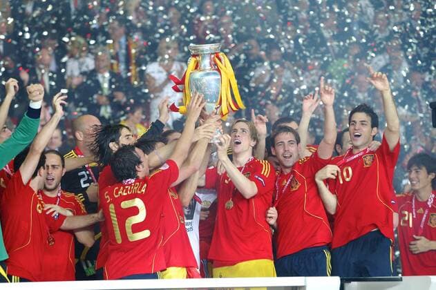 Germany vs Spain, UEFA EURO EM Europameisterschaft Fussball 2008 Final Spain s Fernando Torres, Dani Guiza, Cesc Fabregas, Sergio Ramos, Xavi, Xabi Alonso celebrates with the trophy after winning the UEFA Euro 2008 Final, between Germany and Spain, on Ernst-Happel-Stadion, Vienna, Austria, 29 June 2008 Copyright: xAlexxNicodimx