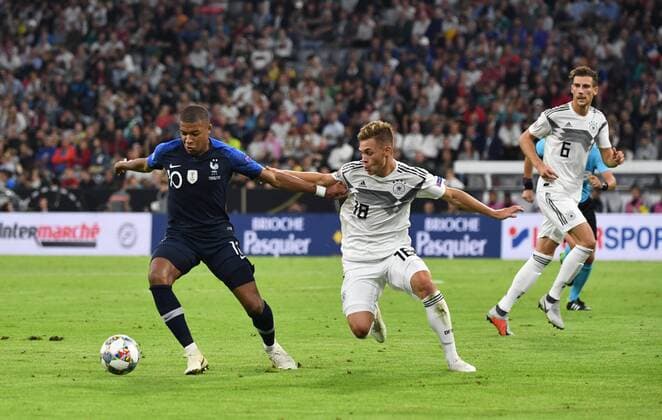 Fussball, Herren, Saison 2018 19, Nations League, Länderspiel in München, Deutschland - Frankreich, v. l. Kylian Mbappe (Frankreich), Joshua Kimmich (Deutschland), Leon Goretzka (Deutschland), 06.09.2018, Copyright: xMatthiasxKochx