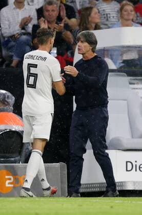 SOCCER - UEFA NL, GER vs FRA MUNICH,GERMANY,06.SEP.18 - SOCCER - UEFA Nations League, Germany vs France, international match Länderspiel Image shows Leon Goretzka and head coach Joachim Loew (GER). GEPAxpictures xThomasxBachun