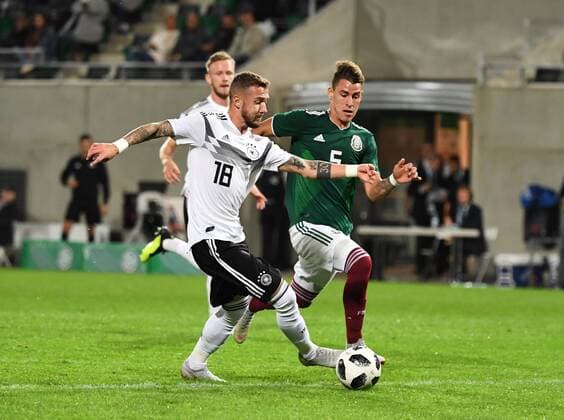 Fussball, Herren, Saison 2018 19, U 21, Test-Länderspiel in Fürth, Deutschland - Mexiko, v. l. Marcel Hartel U21 U 21 Deutschland), Cristian Calderon (U21, Mexiko), 07.09.2018, Copyright: xMatthiasxKochx