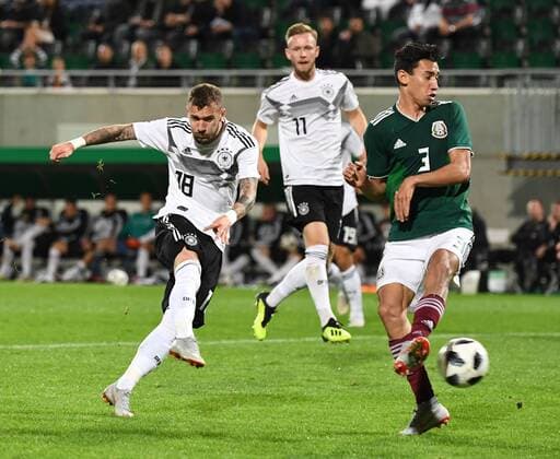 Fussball, Herren, Saison 2018 19, U 21, Test-Länderspiel in Fürth, Deutschland - Mexiko, v. l. Marcel Hartel U21 U 21 Deutschland), Ismael Govea (U21, Mexiko), 07.09.2018, Copyright: xMatthiasxKochx