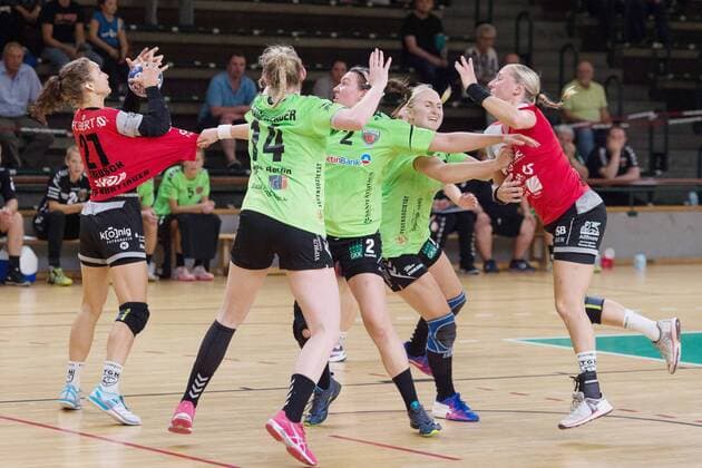 Lenya Treusch 27 - Nuertingen , Tina Wagenlader 14 Fuexxe, Simona Kolosove - 2 - Spreefuexxe, Vanessa Magg - 77 - Spreefuexxe, 08.09.2018, Handball - Damen 2. Bundesliga, Fuechse vs TG Nuertingen, GER, Berlin, 08.09.2018, Spreefuexxe vs TG Nuertingen, Damen - Handball, 2.BL, Fuxxbau Soemmeringhalle Berlin Copyright: xEIBNER UwexKochx EP_UKH
