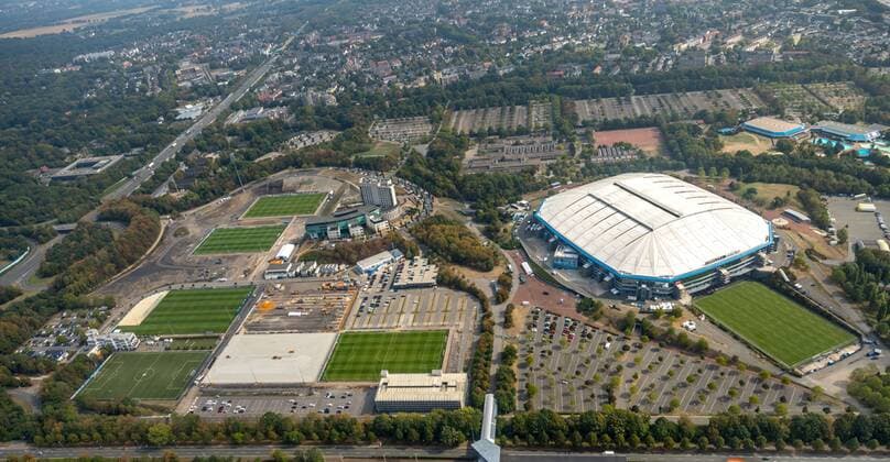 Luftbild, neue Trainingsplätze auf dem Schalker Areal, FC Schalke 04 ,Veltinsarena, , Arena auf Schalke, Bundesligaverein,medicos.Aufschalke GmbH,Umbau Spielplätze, Rasenplätze, Luftbild, Beckhausen, Gelsenkirchen, Ruhrgebiet, Nordrhein-Westfalen, Deutschland !ACHTUNGxMINDESTHONORARx60xEURO!