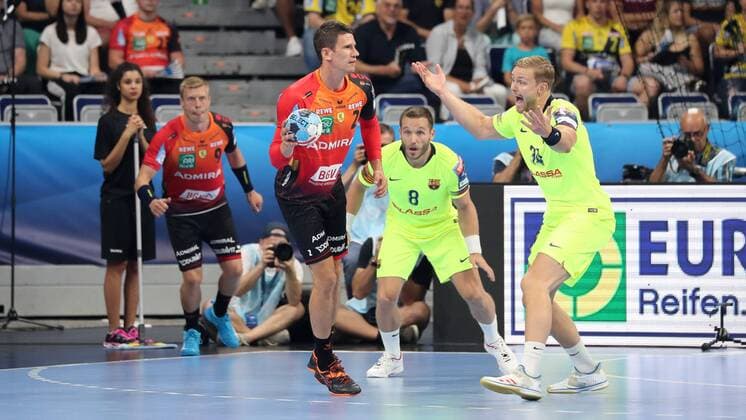 v.li.: Andre Schmid (Andy Schmid, RNL, 2), Victor Tomas Gonzalez (Barca, 8), Aron Palmarsson (Barca, 34), Aktion, Action, Spielszene, Handball, Champions League, Rhein-Neckar Löwen - Barca Lassa,