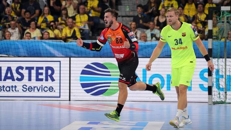 v.li.: Jannik Kohlbacher (RNL, 80), Aron Palmarsson (Barca, 34), jubelt über ein Tor, Jubel, Torjubel, Torerfolg, celebrate the goal, goal, celebration, Jubel ueber das Tor, optimistisch, Action, Aktion, Handball, Champions League, Rhein-Neckar Löwen - Barca Lassa,