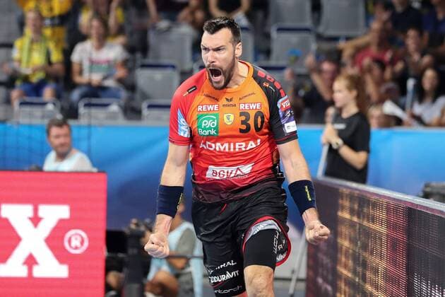 Sport Bilder des Tages Gedeon Guardiola (RNL, 30), Einzelbild, Aktion, Action, jubelt über ein Tor, Jubel, Torjubel, Torerfolg, celebrate the goal, goal, celebration, Jubel ueber das Tor, optimistisch, Action, Aktion, Handball, Champions League, Rhein-Neckar Löwen - Barca Lassa,