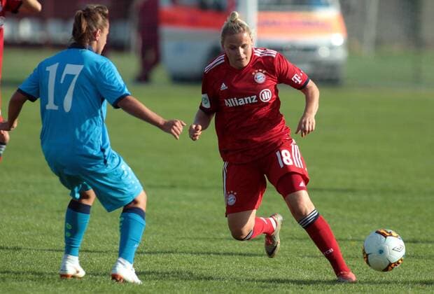 12.09.2018 Subotica(Serbia) ZFK Spartak Subotica-FC Bayern München UEFA women s football champions league round of 32 Dominika Skorvankova(r) FC Bayern München :