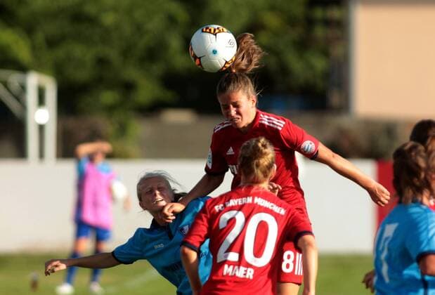 12.09.2018 Subotica(Serbia) ZFK Spartak Subotica-FC Bayern München UEFA women s football champions league round of 32 Melanie Leupolz(R) FC Bayern München, Sara Pavlovic(L) ZFK Spartak :