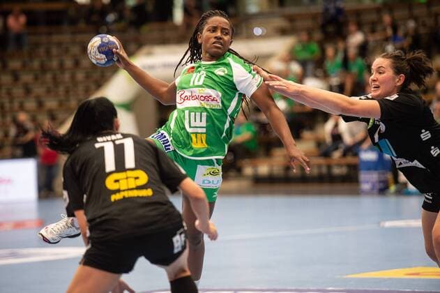 Prudence Georgette Kinlend (Frisch Auf Frauen 10), Viktoria Divak (SV Union Halle Neustadt 77), Pia Dietz (SV Union Halle Neustadt 4), Frisch Auf! Göppingen vs. SV Union Halle-Neustadt, Handball, Frauen, 1. Bundesliga, 15.09.2018, Frisch Auf! Göppingen vs. SV Union Halle-Neustadt, Handball, Frauen, 1. Bundesliga, 15.09.2018, Göppingen Copyright: xEIBNER Michael_Schmidtx EP_MST