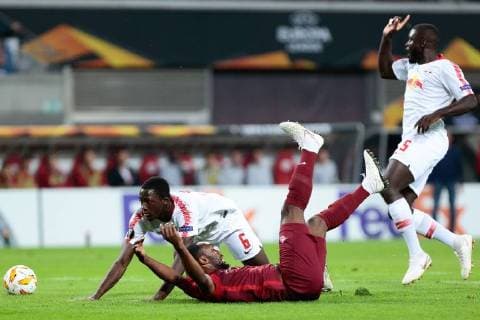 20.09.2018, xtgx, Fussball UEFA Europa League, RB Leipzig - FC Salzburg emspor, v.l. Reinhold Yabo (Salzburg, 7) (im fallen), Ibrahima Konate (Leipzig, 6), Dayot Upamecano (Leipzig, 5) Zweikampf, Duell, Kampf, tackle (DFL DFB REGULATIONS PROHIBIT ANY USE OF PHOTOGRAPHS as IMAGE SEQUENCES and or QUASI-VIDEO) Leipzig
