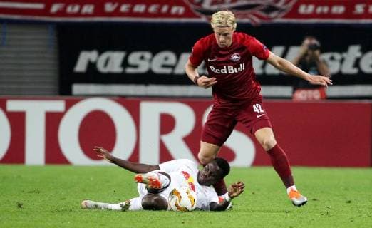 GER, Europa League, Gruppen B, RasenBallsport Leipzig vs Besiktas Istanbul 20.09.18 , Leipzig, Red Bull Arena, GER, Saison 2018 2019, UEFA Europa League, Gruppe B, 1.Spieltag von 6 RasenBallsport Leipzig vs FC Red Bull Salzburg im Bild Bruma (Leipzig) gegen Xaver Schlager (Salzburg) DFL regulations prohibit any use of photographs as image sequences and or quasi-video