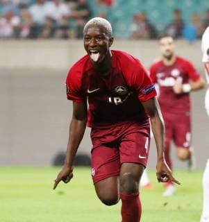 Sport Bilder des Tages RB Leipzig - Salzburg Fussball Euro League Leipzig, 20.09.2018, Red Bull Arena, Fussball, UEFA EURO EM Europameisterschaft Fussball League , Gruppe B, 1.Spieltag, Hinspiel , RB Leipzig vs. FC Salzburg , Im Bild; Tor für FC Salzburg. Amadou Haidara (4, Salzburg) erzielt den Treffer zum 0:2 und jubelt. , Gemäß den Vorgaben der UEFA ist es untersagt, in dem Stadion und oder vom Spiel angefertigte Fotoaufnahmen in Form von Sequenzbildern und oder videoähnlichen Fotostrecken zu verwerten bzw. verwerten zu lassen. ,