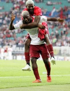 GER, Europa League, Gruppen B, RasenBallsport Leipzig vs Besiktas Istanbul 20.09.18 , Leipzig, Red Bull Arena, GER, Saison 2018 2019, UEFA Europa League, Gruppe B, 1.Spieltag von 6 RasenBallsport Leipzig vs FC Red Bull Salzburg im Bild Schlussjubel Amadou Haidara und Jerome Onguene (Salzburg) nach dem 2:3 Sieg DFL regulations prohibit any use of photographs as image sequences and or quasi-video