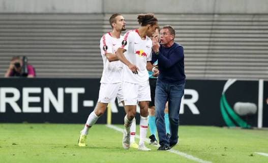 RB Leipzig - Salzburg Fussball Euro League Leipzig, 20.09.2018, Red Bull Arena, Fussball, UEFA Europa League , RB Leipzig (GER) vs. FC Salzburg (AUT) 2:3 (0:2) , Im Bild v.l.: Stefan Ilsanker (13, RB Leipzig), Yussuf Poulsen (9, RB Leipzig) und Cheftrainer Ralf Rangnick (RB Leipzig). , UEFA Êregulations prohibit any use of photographs as image sequences and or quasi-video. ,
