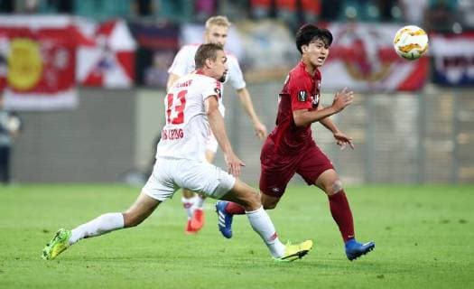 RB Leipzig - Salzburg Fussball Euro League Leipzig, 20.09.2018, Red Bull Arena, Fussball, UEFA Europa League , RB Leipzig (GER) vs. FC Salzburg (AUT) 2:3 (0:2) , Im Bild v.l.: Stefan Ilsanker (13, RB Leipzig) und Takumi Minamino (18, Salzburg) , UEFA Êregulations prohibit any use of photographs as image sequences and or quasi-video. ,
