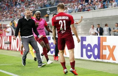 RB Leipzig - Salzburg Fussball Euro League Leipzig, 20.09.2018, Red Bull Arena, Fussball, UEFA Europa League , RB Leipzig (GER) vs. FC Salzburg (AUT) 2:3 (0:2) , Im Bild: Salzburger Torjubel. V.l.: Trainer Marco Rose (Salzburg), Jerome Onguene (6, Salzburg) und Siegtorschütze Fredrik Gulbrandsen (21, Salzburg). , UEFA Êregulations prohibit any use of photographs as image sequences and or quasi-video. ,