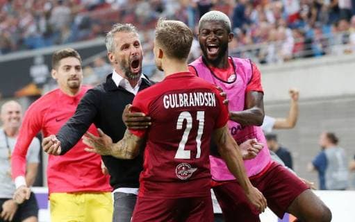 RB Leipzig - Salzburg Fussball Euro League Leipzig, 20.09.2018, Red Bull Arena, Fussball, UEFA Europa League , RB Leipzig (GER) vs. FC Salzburg (AUT) 2:3 (0:2) , Im Bild: Salzburger Torjubel. V.l.: Trainer Marco Rose (Salzburg), Siegtorschütze Fredrik Gulbrandsen (21, Salzburg) und Jerome Onguene (6, Salzburg). , UEFA Êregulations prohibit any use of photographs as image sequences and or quasi-video. ,