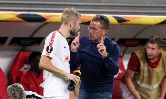 GER, Europa League, Gruppen B, RasenBallsport Leipzig vs Besiktas Istanbul 20.09.18 , Leipzig, Red Bull Arena, GER, Saison 2018 2019, UEFA Europa League, Gruppe B, 1.Spieltag von 6 RasenBallsport Leipzig vs FC Red Bull Salzburg im Bild Konrad Laimer bekommt Anweisungen von Trainer Ralf Rangnick (Leipzig) DFL regulations prohibit any use of photographs as image sequences and or quasi-video
