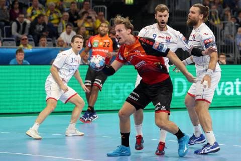 v.li.: Jesper Nielsen (RNL, 36), Alexander Shkurinskiy (Brest, 9), Pavel Horak (Brest, 28), Aktion, Action, Spielszene, Handball, Champions League, Rhein-Neckar Löwen - HC Meshkov Brest,