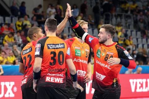 Sport Bilder des Tages Spieler der Rhein-Neckar-Löwen, jubeln über ein Tor, Jubel, Torjubel, Torerfolg, celebrate the goal, goal, celebration, Jubel ueber das Tor, optimistisch, Action, Aktion, Handball, Champions League, Rhein-Neckar Löwen - HC Meshkov Brest,