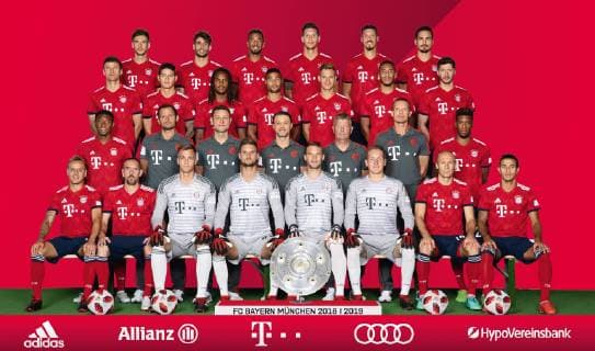 FUSSBALL 1. BUNDESLIGA SAISON 2018 2019 11.09.2018 Fototermin FC Bayern Muenchen Mannschaftsbild; Leon Goretzka, Javi Martinez, Jerome Boateng, Niklas Suele, Sandro Wagner, Mats Hummels (Hintere Reihe von links); Thomas Mueller, James Rodriguez, Renato Sanches, Serge Gnabry, Joshua Kimmich, Corentin Tolisso, Robert Lewandowski (2. Reihe von hinten, von links); David Alaba, Torwarttrainer Toni Tapalovic, C-Trainer Robert Kovac, Trainer Niko Kovac, Co-Trainer Peter Hermann, Wissenschaftlicher Leiter Dr. Holger Broich, Kingsley Coman (2. Reihe von vorne, von links); Rafinha, Franck Ribery, Torwart Christian Fruechtl, Torwart Sven Ulreich, Torwart Manuel Neuer, Torwart Ron-Thorben Hoffmann, Arjen Robben, Thiago (Vordere Reihe von links) FOTO: ULMER Pressebildagentur Pool FC Bayern Muenchen xxNOxMODELxRELEASExx Fussball 1. Bundesliga 2018 2019: Fototermin beim FC Bayern Muenchen