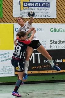 Lisa Gebhard (SG H2Ku Herrenberg Kuties 19), Kyra Teixeira da Silva (VfL Waiblingen 07), SG H2Ku Herrenberg Kuties vs. VfL Waiblingen Tigers, Handball, 2.Bundesliga, Frauen, HBF, Saison 18 19, 29.09.2018, SG H2Ku Herrenberg Kuties vs. VfL Waiblingen Tigers, Handball, 2.Bundesliga, Frauen, HBF, Saison 18 19, 29.09.2018 Herrenberg Copyright: xEIBNER WolfgangxFrankx EP_WFK