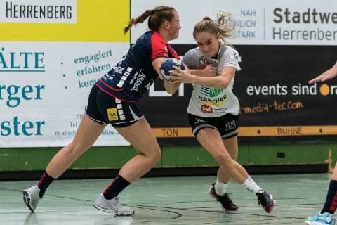 Jurate Zilinskaite (SG H2Ku Herrenberg Kuties 15), Sinah Hagen (VfL Waiblingen 10), SG H2Ku Herrenberg Kuties vs. VfL Waiblingen Tigers, Handball, 2.Bundesliga, Frauen, HBF, Saison 18 19, 29.09.2018, SG H2Ku Herrenberg Kuties vs. VfL Waiblingen Tigers, Handball, 2.Bundesliga, Frauen, HBF, Saison 18 19, 29.09.2018 Herrenberg Copyright: xEIBNER WolfgangxFrankx EP_WFK