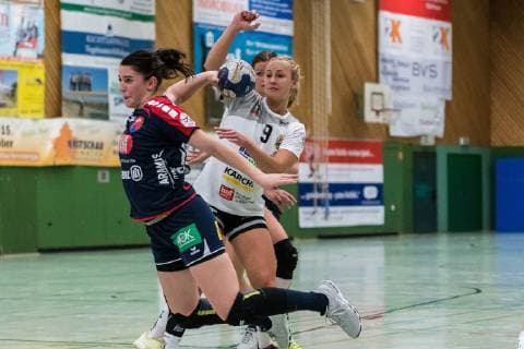 Lea Gruber (VfL Waiblingen 09), Lea Neubrander (SG H2Ku Herrenberg Kuties 18), SG H2Ku Herrenberg Kuties vs. VfL Waiblingen Tigers, Handball, 2.Bundesliga, Frauen, HBF, Saison 18 19, 29.09.2018, SG H2Ku Herrenberg Kuties vs. VfL Waiblingen Tigers, Handball, 2.Bundesliga, Frauen, HBF, Saison 18 19, 29.09.2018 Herrenberg Copyright: xEIBNER WolfgangxFrankx EP_WFK