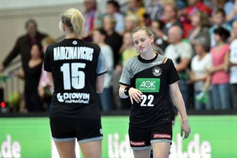 Maren Weigel (Deutschland, TuS Metzingen) (R) und Kim Naidzinavicius (Deutschland, SG BBM Bietigheim) (NR 15) enttaeuscht, frustriert, Emotion nach der Niederlage ,GER, Deutschland - Russland Handball, Laenderspiel Nationalmannschaft Frauen, Testspiel, 30.09.2018, ,GER, Deutschland - Russland Handball, Laenderspiel Frauen, 30.09.2018 Nordhausen Copyright: xEIBNER RolandxSippelx EP_RSL