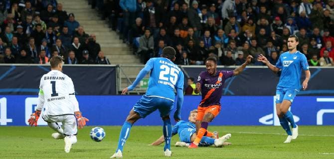 Raheem Sterling (7, Manchester City) rechts hinten scheitert an Oliver Baumman (1, Tor, 1899 Hoffenheim), UEFA Champions League, TSG 1899 Hoffenheim vs. Manchester City, Groupe F, Matchday 2, October, 02 2018, Wirsol Rhein Neckar Arena, Germany, YmdY, ** DFL DFL regulations prohibit any use of photographs as image sequences and or quasi-video. ** TSG 1899 Hoffenheim - Manchester City