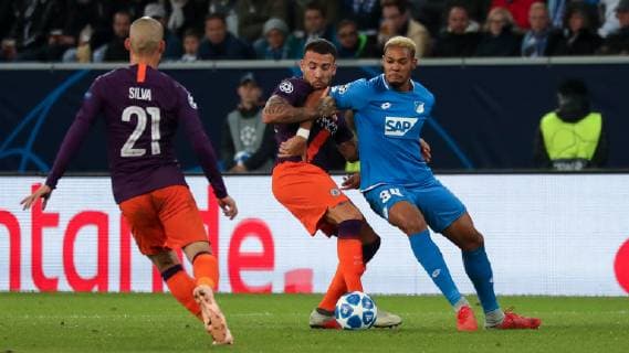 v.li.: David Josue Jimenez Silva (ManCity, 21), Nicolas Otamendi (ManCity, 30), Joelinton Cassio Apolinario de Lira (Joelinton, Hoffenheim, 34), Zweikampf, Spielszene, Duell, duel, tackle, tackling, Dynamik, Action, Aktion, Fussball, UEFA Champions League, TSG 1899 Hoffenheim - Manchester City FC,