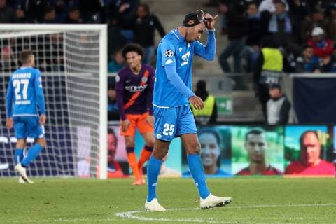 Kevin Akpoguma (Hoffenheim, 25), enttäuscht über die Niederlage, Enttäuschung nach dem Schlusspfiff, Verlierer, verloren, Frustration, disappointed, pessimistisch, Fussball, UEFA Champions League, TSG 1899 Hoffenheim - Manchester City FC,