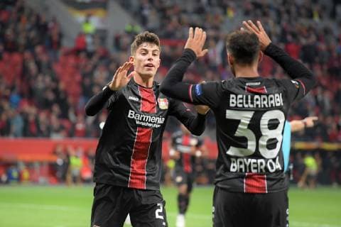 Fussball, UEFA Europa League, Saison 2018 2019, Vorrunde, Spiel 2, Bayer 04 Leverkusen-AEK Larnaka, 04.010.2018, Bayarena Leverkusen, Kai Havertz, Karim Bellrabi, beide Bayer 04 Leverkusen, Torjubel