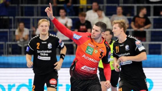 v.li.: Emil Hansson (IFK, 2), Vladan Lipovina (RNL, 5), Alfred Ehn (IFK, 21), jubelt über ein Tor, Jubel, Torjubel, Torerfolg, celebrate the goal, goal, celebration, Jubel ueber das Tor, optimistisch, Spielszene, Highlight, Action, Aktion, Handball, Champions League, Rhein-Neckar Löwen - IFK Kristianstad,