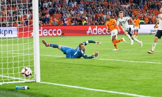 Netherlands-Germany , Soccer, Amsterdam, October 13, 2018 Georginio WIJNALDUM, NL 8 shoot goal for 3-0 gegen Manuel NEUER, DFB 1 goalkeeper, NETHERLANDS - GERMANY Football Nations League, Season 2018 2019, Amsterdam, Netherlands, October 13, 2018. Photographer: Peter Schatz MAGICS