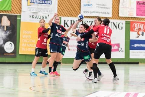 Lea Neubrander (SG H2Ku Herrenberg Kuties 18) Andrea Czanik (DJK MJC Trier 11), , 11SG H2Ku Herrenberg Kuties vs. DJK MJC Trier, Handball, 2.Bundesliga, Frauen, HBF, Saison 18 19, 14.10.2018, SG H2Ku Herrenberg Kuties vs. DJK MJC Trier, Handball, 2.Bundesliga, Frauen, HBF, Saison 18 19, 14.10.2018 Herrenberg Copyright: xEIBNER Wolfgang_Frankx EP_WFK