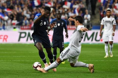 Fussball, Herren, Saison 2018 19, Nations League (4. Spieltag), Länderspiel in Saint-Denis, Frankreich - Deutschland, Paul Pogba (Nr. 6, Frankreich), Mats Hummels (Nr. 5, Deutschland), 16.10. 2018, Copyright: xMatthiasxKochx