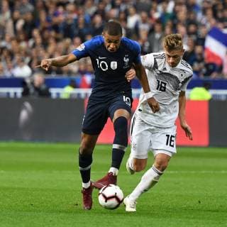 Fussball, Herren, Saison 2018 19, Nations League (4. Spieltag), Länderspiel in Saint-Denis, Frankreich - Deutschland, Kylian Mbappe (Nr. 10, Frankreich), Joshua Kimmich (Nr. 18, Deutschland), 16.10. 2018, Copyright: xMatthiasxKochx