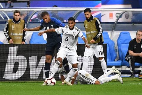 Fussball, Herren, Saison 2018 19, Nations League (4. Spieltag), Länderspiel in Saint-Denis, Frankreich - Deutschland, Kylian Mbappe (Nr. 10, Frankreich), Serge Gnabry (Nr. 6, Deutschland), Thilo Kehrer (Nr. 2, Deutschland), 16.10. 2018, Copyright: xMatthiasxKochx