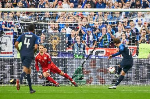 France - Germany, Soccer, Paris, October 16, 2018 Antoine GRIEZMANN, FRA 7 shoot goal for 2-1 , Manuel NEUER, DFB 1 goalkeeper, FRANCE - GERMANY Football Nations League, Season 2018 2019, October 16, 2018 Paris, Germany. Photographer: Peter Schatz MAGICS