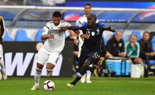 Serge Gnabry (Deutschland), im Zweikampf mit N Golo Kante (Frankreich), Frankreich-Deutschland France-Germany UEFA Nations Cup Nationalmannschaft, DFB, 2018, Fußball, Fussball, soccer, Herren, Deutschland, Germany, Frankreich, France Paris, 16.10.2018