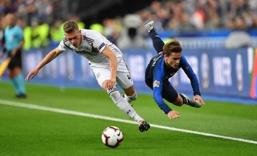 Matthias Ginter (Deutschland), im mZweikampf mit Antoine Griezmann (Frankreich), Frankreich-Deutschland France-Germany UEFA Nations Cup Nationalmannschaft, DFB, 2018, Fußball, Fussball, soccer, Herren, Deutschland, Germany, Frankreich, France Paris, 16.10.2018