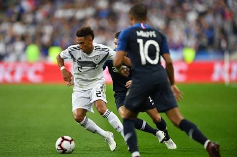 Thilo Kehrer (Deutschland), im Zweikampf mit Lucas Hernandez (Frankreich), Kylian Mbappe (Frankreich), Frankreich-Deutschland France-Germany UEFA Nations Cup Nationalmannschaft, DFB, 2018, Fußball, Fussball, soccer, Herren, Deutschland, Germany, Frankreich, France Paris, 16.10.2018