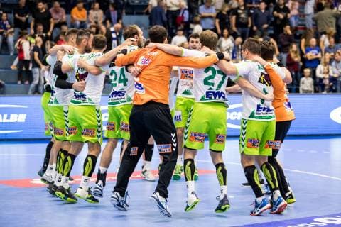 DHB-Pokal; VfL Gummersbach - FRISCH AUF! Goeppingen; 17.10.2018, SCHWALBE arena Gummersbach Jubel bei FRISCH AUF! Goeppingen; Marco Rentschler ( 27, Frisch Auf! Goeppingen), Primoz Prost ( 16, Frisch Auf! Goeppingen), Axel Goller ( 30, Frisch Auf! Goeppingen), Marcel Schiller ( 24, Frisch Auf! Goeppingen), DHB-Pokal VfL Gummersbach - SG BBM Bietigheim; Gummersbach, Schwalbe arena