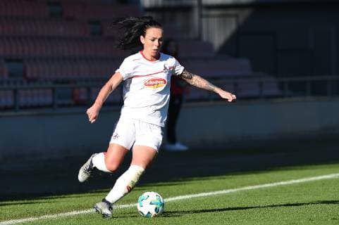 Peggy Nietgen (FC Köln, 21), Freisteller, Ganzkörper, Einzelbild, Aktion, Action, Fussball, 2. Frauen-Bundesliga, 1. FC Köln - VfL Wolfsburg II, DFB REGULATIONS PROHIBIT ANY USE OF PHOTOGRAPHS AS IMAGE SEQUENCES AND OR QUASI-VIDEO.