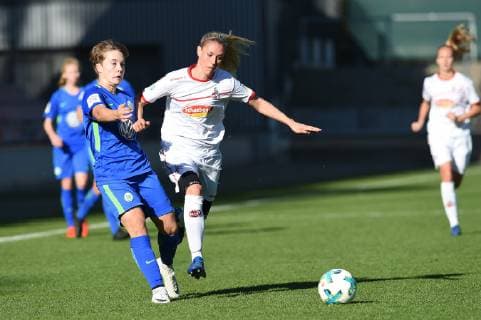 v.li. Lea Krüger (VfL Wolfsburg II, 5), Meike Meßmer (FC Köln, 20), Zweikampf, Duell, duel, tackle, tackling, Dynamik, Action, Aktion, Fussball, 2. Frauen-Bundesliga, 1. FC Köln - VfL Wolfsburg II, DFB REGULATIONS PROHIBIT ANY USE OF PHOTOGRAPHS AS IMAGE SEQUENCES AND OR QUASI-VIDEO.