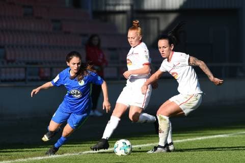 v.li. Ereleta Memeti (VfL Wolfsburg II, 17), Laura Vogt (FC Köln, 14), Peggy Nietgen (FC Köln, 21), Dreikampf, Duell, duel, tackle, tackling, Dynamik, Action, Aktion, Fussball, 2. Frauen-Bundesliga, 1. FC Köln - VfL Wolfsburg II, DFB REGULATIONS PROHIBIT ANY USE OF PHOTOGRAPHS AS IMAGE SEQUENCES AND OR QUASI-VIDEO.