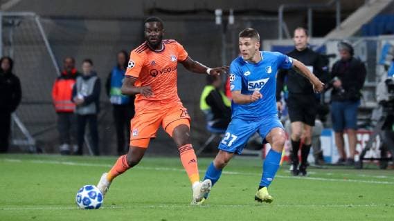v.li.: Tanguy Ndombele (Lyon, 28), Andrej Kramaric (Hoffenheim, 27), Aktion, Action, Spielszene, Fussball, UEFA Champions League, TSG 1899 Hoffenheim - Olympique Lyon,