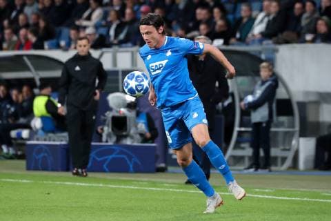 Nico Schulz (Hoffenheim, 16), am Ball, Freisteller, Ganzkörper, Einzelbild, Aktion, Action, Spielszene, Fussball, UEFA Champions League, TSG 1899 Hoffenheim - Olympique Lyon,